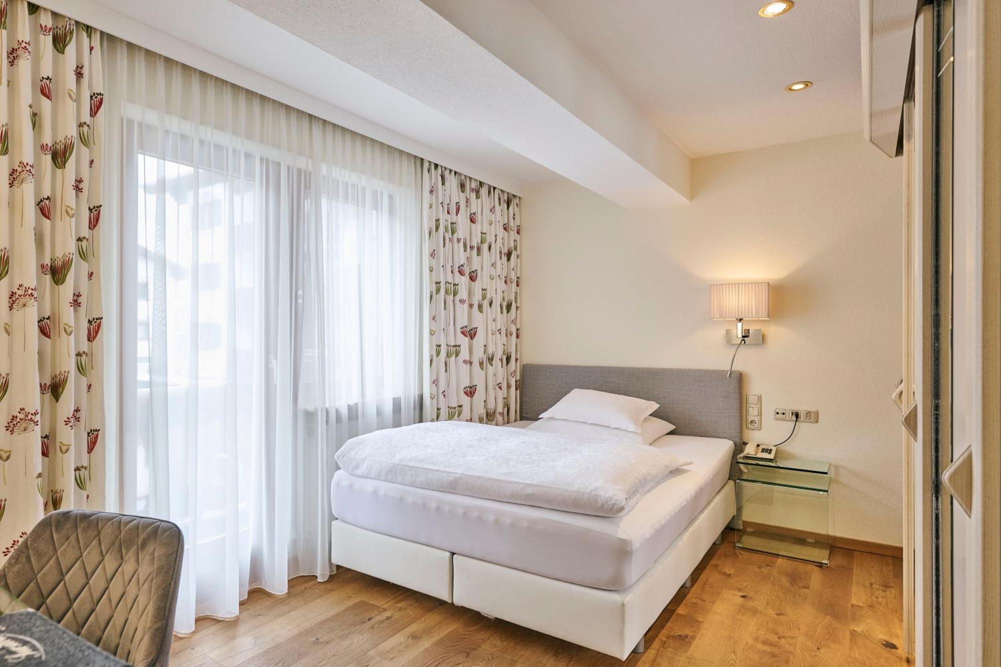 Hotel Garni Sursilva ليش ام ارلبرغ المظهر الخارجي الصورة