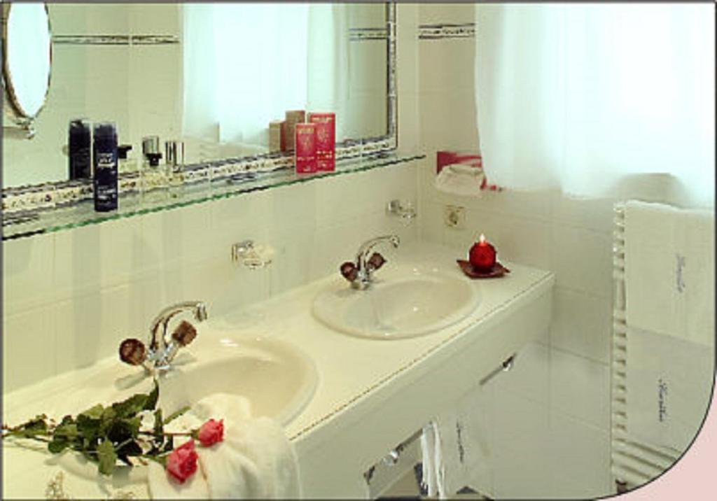 Hotel Garni Sursilva ليش ام ارلبرغ الغرفة الصورة